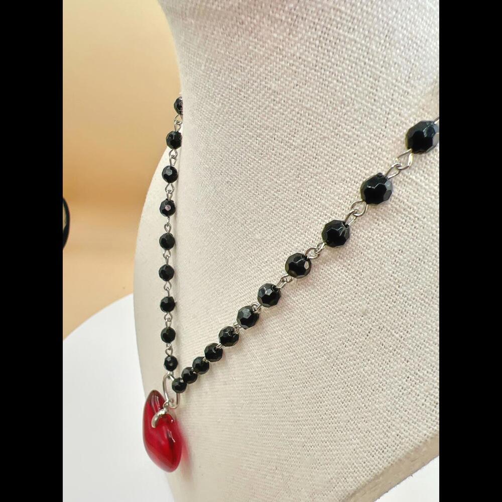 Stunning Black Beaded Heart Pendant Necklace - Picture 4 of 13